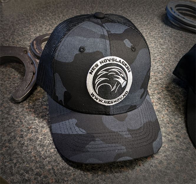 Hovedbilde Nes Hovslageri cap svart/camo